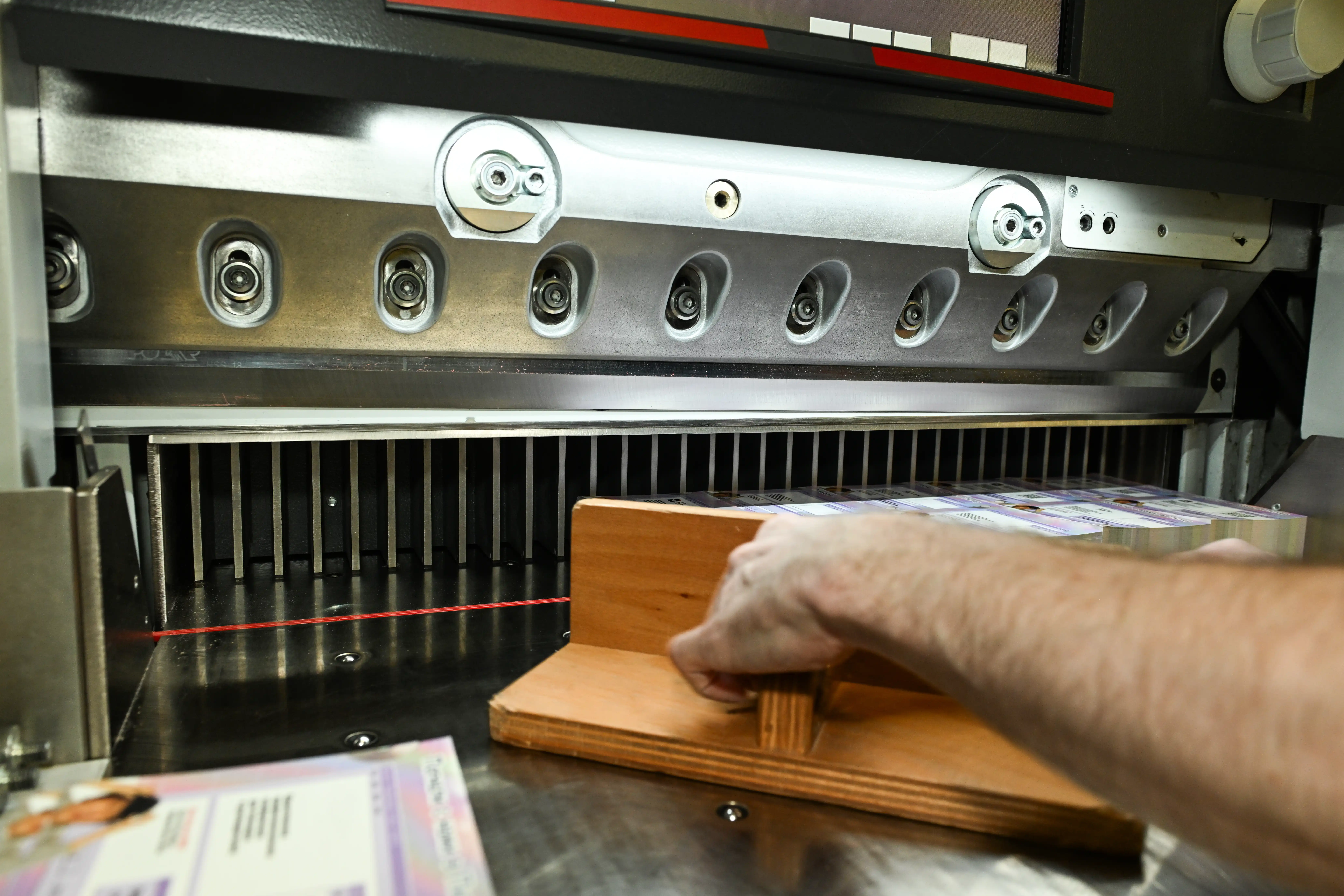 kcopy the process of working with an industrial professional paper cutter in the workshop of a printing house